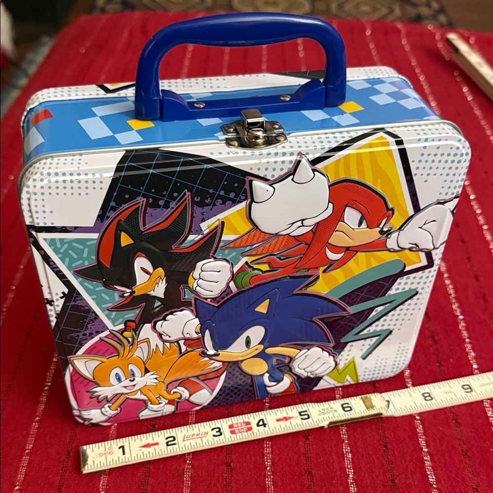 Sonic the Hedgehog Themed Metal Lunchbox with Handle. Like New!